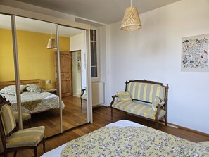 2 bedrooms, iron/ironing board, free WiFi, bed sheets