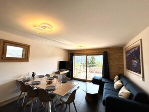 Living area - 250m from ski slopes, Ground floor, terrace, parking, tv, ski locker, 72m², Les Saisies (Villard-sur-Doron)