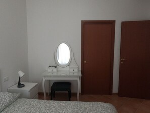 4 bedrooms, WiFi, bed sheets - At the bastion of peace (Palermo)