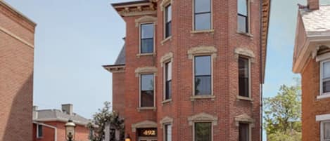 المنشأة من الخارج