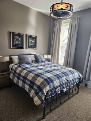7 bedrooms, desk, iron/ironing board, WiFi - Schwartz Castle German Village (Columbus)