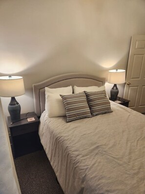 7 bedrooms, desk, iron/ironing board, WiFi