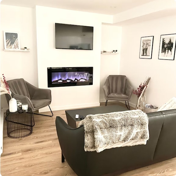 Le Townhouse 62 - New Modern Ski-in/ski-out Just Steps From Beach And Lake! - Quebec