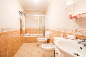 Hair dryer, towels - Modern apartment near Albufeira centre (Albufeira)