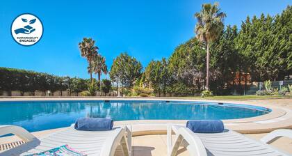 1-Bed w/ Pool & Balcony near Old Town