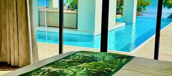 Oceanfront 5 bedroom Hibiscus House Private Villa Beach BEST Pool on the Island