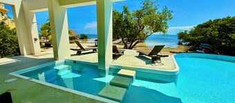 Oceanfront 5 bedroom Hibiscus House Private Villa Beach BEST Pool on the Island