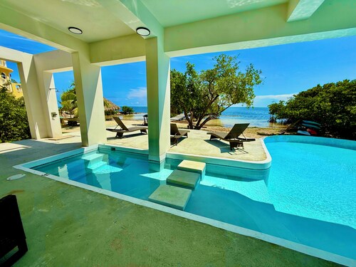 Oceanfront 5 bedroom Hibiscus House Private Villa Beach BEST Pool on the Island