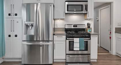 Traveler's Dream Retreat: Cozy home w/Private Pool