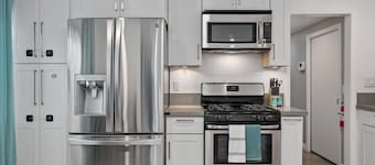 Traveler's Dream Retreat: Cozy home w/Private Pool