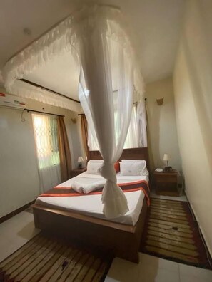 Apartment, 3 Bedrooms | Desk, laptop workspace, iron/ironing board, free WiFi