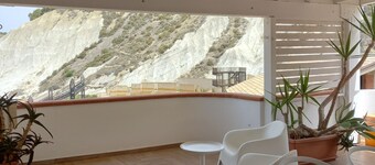 Attic room with terraces facing the sea, close to the beach and Scala dei Turchi
