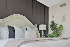 3 habitaciones, tabla de planchar con plancha, wifi y ropa de cama