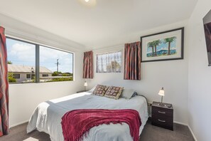 2 室のベッドルーム、アイロン / アイロン台、WiFi、ベッドシーツ