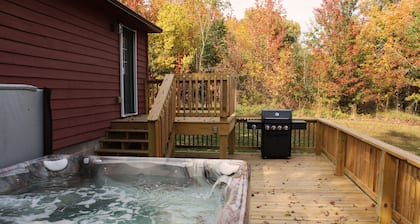 Hot Tub - Minutes from Winetrail, SIU, Giant City, Cedar Lake, Shawnee Forest!