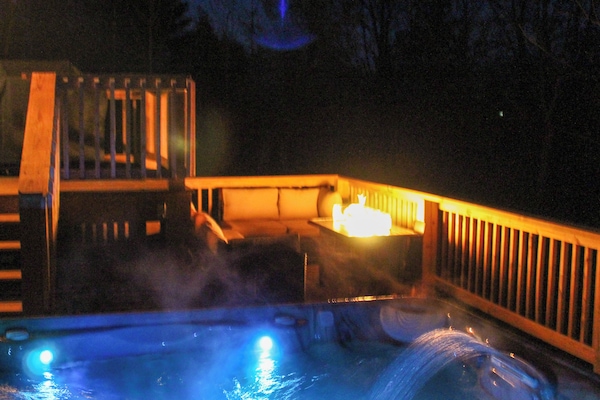 Banyera d'hidromassatge a l'aire lliure