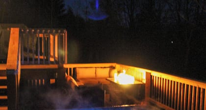 Hot Tub - Minutes from Winetrail, SIU, Giant City, Cedar Lake, Shawnee Forest!