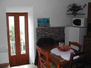 Dining - Corse Village Typique 8 km mer vue sur la Plaine Orientale 5km du Parc Régional (vescovato)