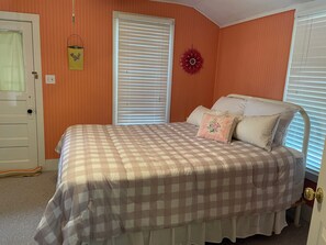 3 bedrooms, in-room safe, iron/ironing board, free WiFi