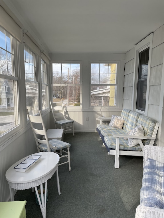 Charming Lakeside Cottage - Sandusky, OH