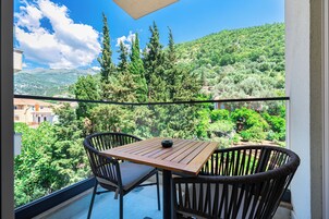 One Bedroom Apartment | Balkon