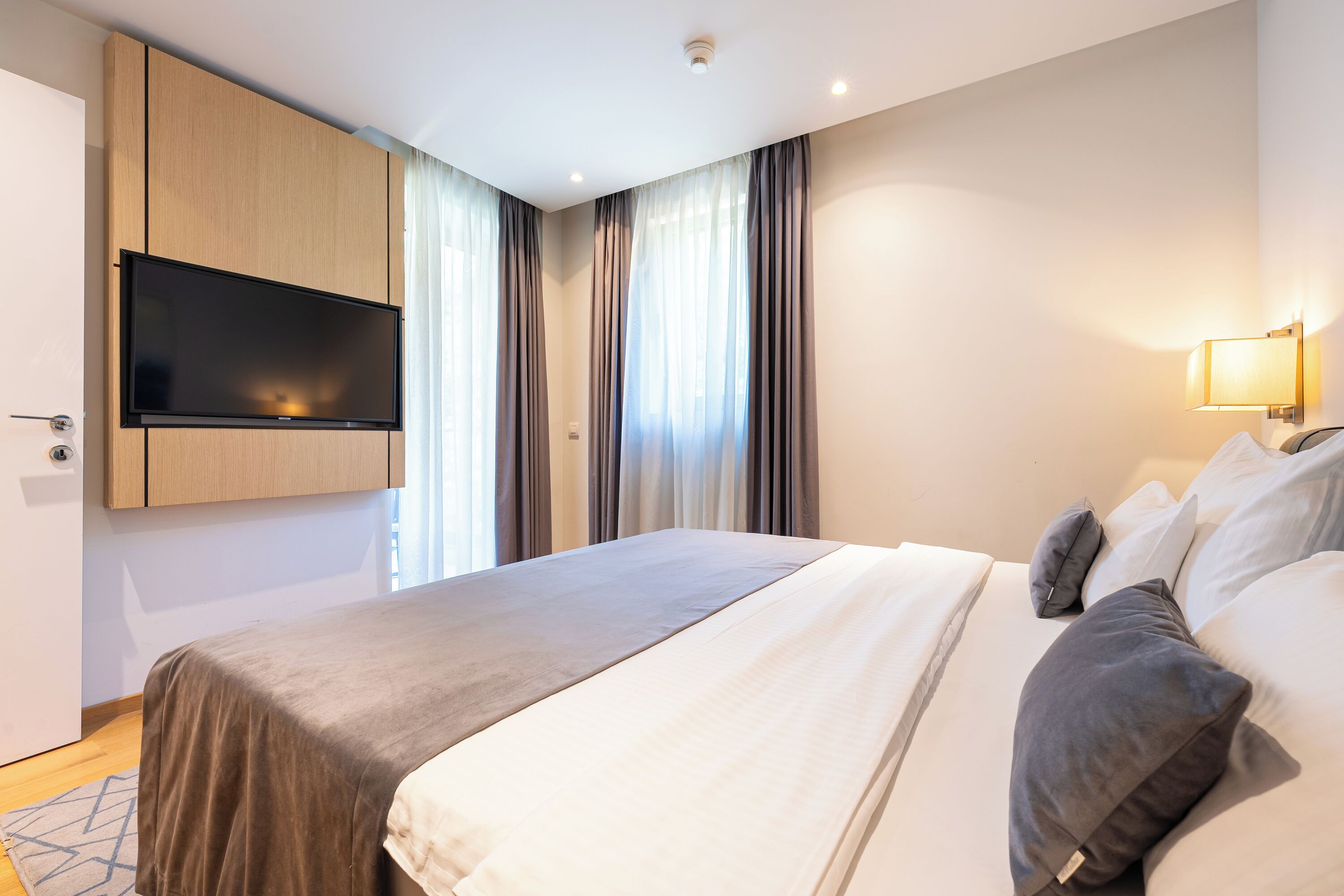 One Bedroom Apartment | Premium bedding, minibar, desk, soundproofing