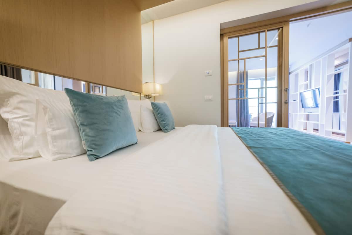 Junior-Suite | 1 Schlafzimmer, hochwertige Bettwaren, Minibar, Schreibtisch