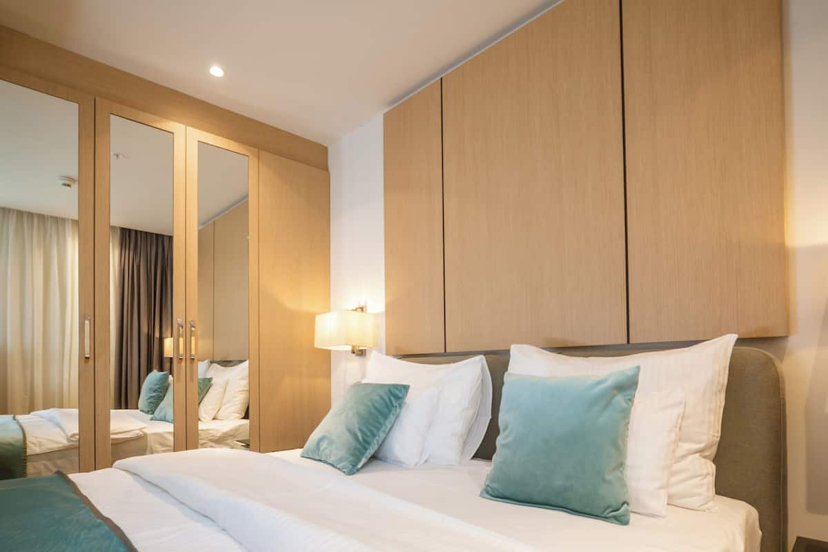 Premium-Apartment | 1 Schlafzimmer, hochwertige Bettwaren, Minibar, Schreibtisch