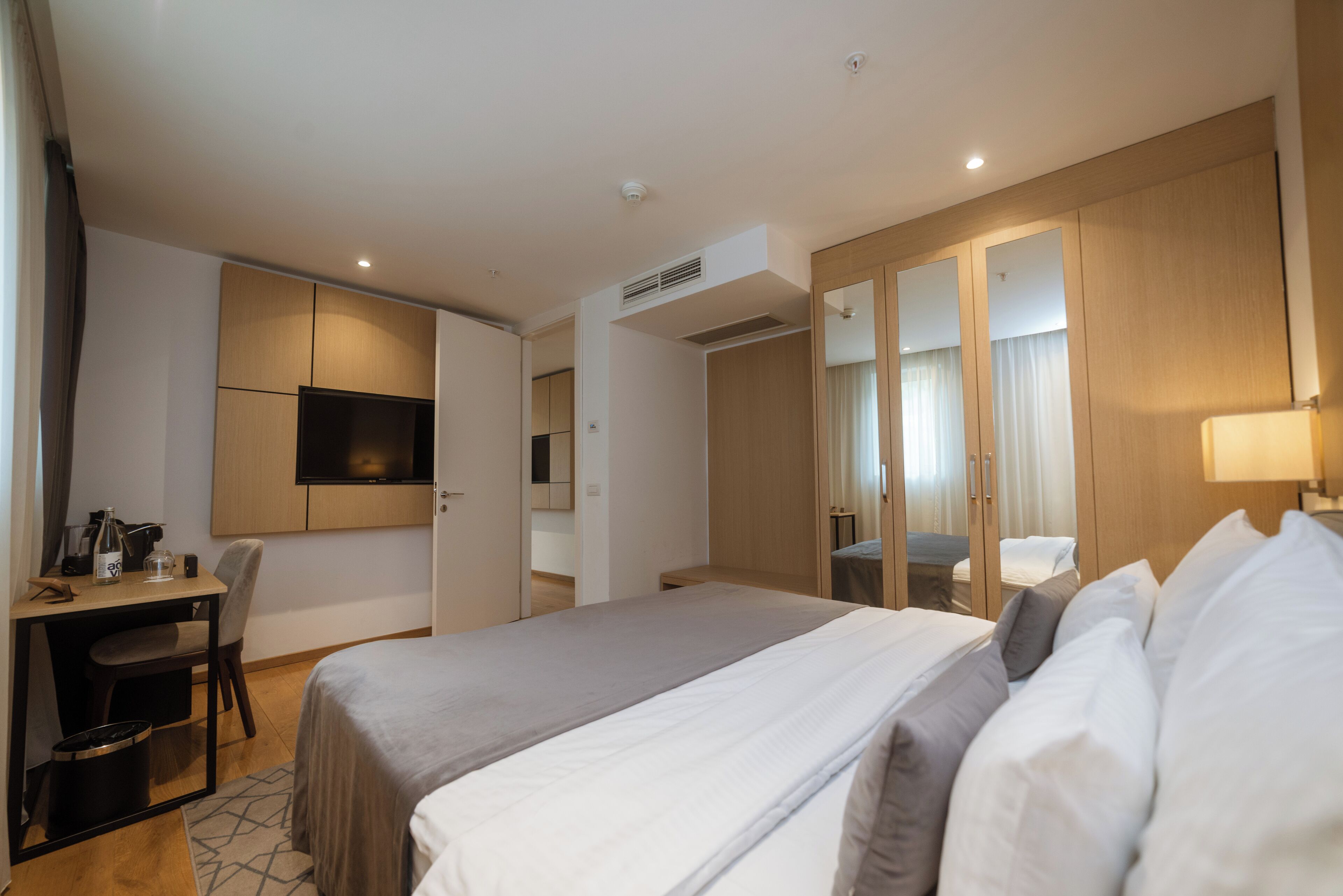 Premium Apartment | Premium bedding, minibar, desk, soundproofing