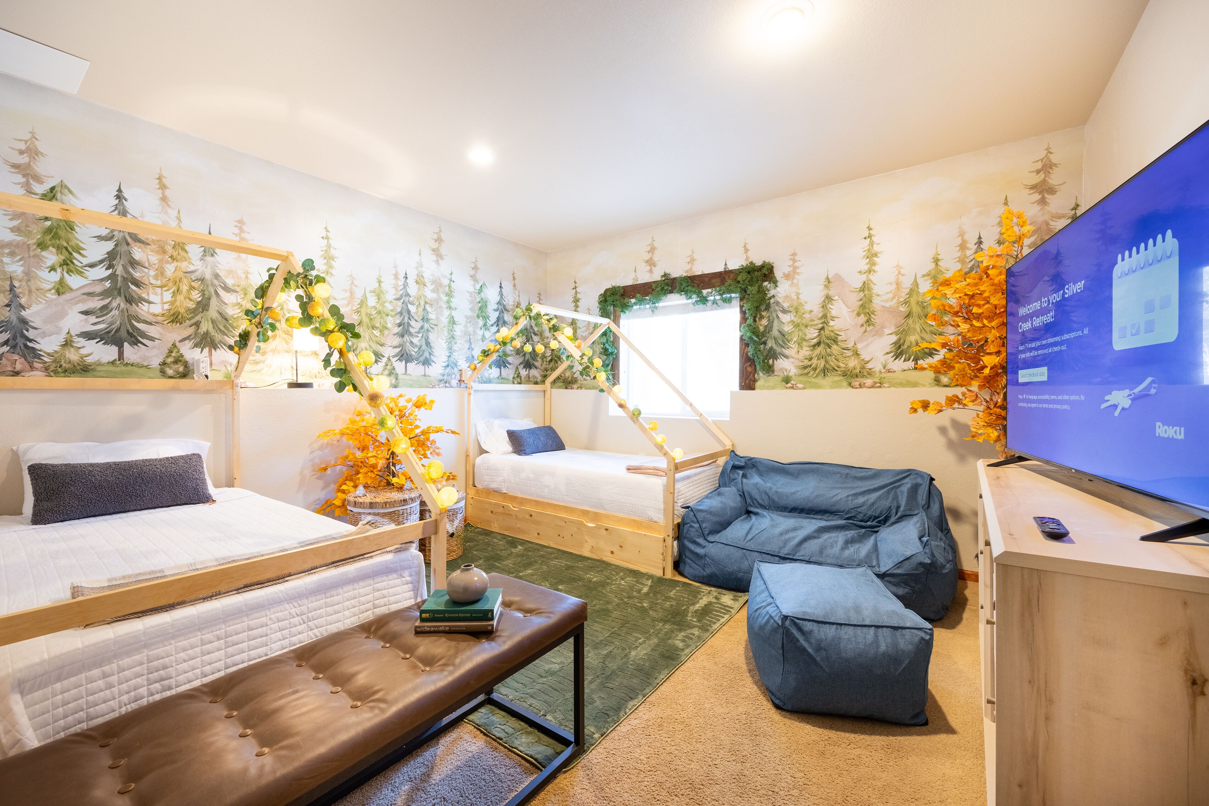 4 室のベッドルーム、デスク、アイロン / アイロン台、旅行用ベビーベッド