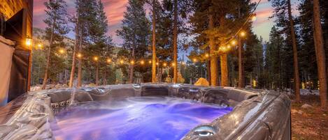 Outdoor spa tub