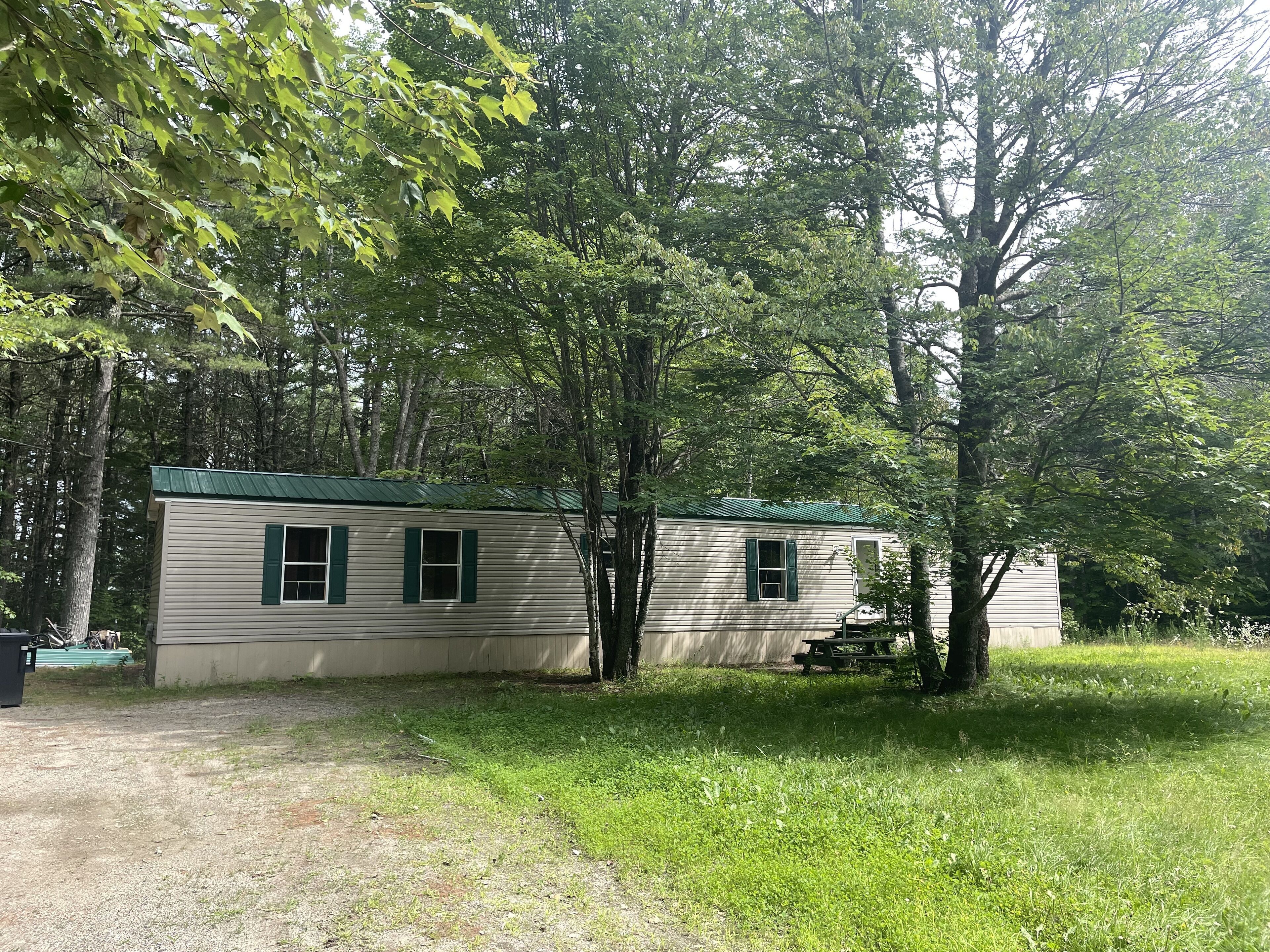 Cozy house in a quiet neighborhood minutes from outdoor fun and beaches! 
