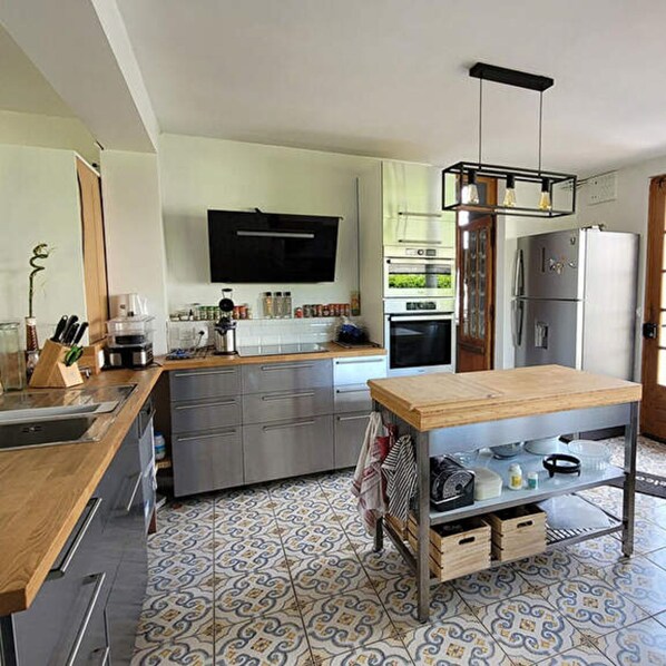 冰箱、微波炉、烤箱、炉灶