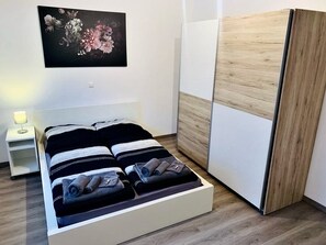 1 dormitorio, escritorio, tabla de planchar con plancha y wifi gratis
