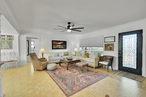 Smart TV, fireplace, computer monitors