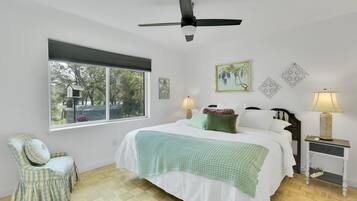 5 camere, una cassaforte in camera, una scrivania, ferro/asse da stiro