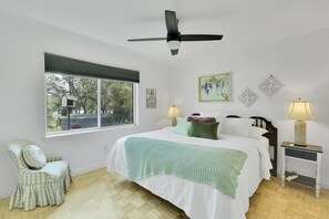 5 bedrooms, in-room safe, desk, iron/ironing board