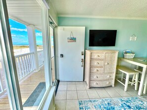 Interior - Ocean View Condo - Pet-friendly, Ocean View (Atlantic Beach)