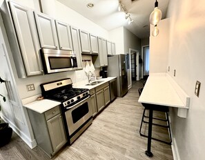 Kühlschrank, Ofen, Herdplatte, Geschirrspüler