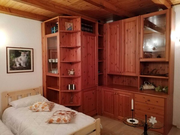 1 makuuhuone, työpöytä, silitysrauta/-lauta, ilmainen Wi-Fi