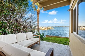 Terrace/patio - Intracoastal 2-bedroom condo near downtown West Palm Beach (West Palm Beach)