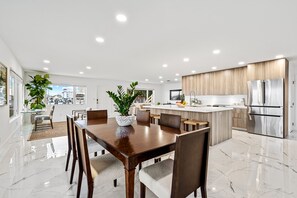Dining - Intracoastal 2-bedroom condo near downtown West Palm Beach (West Palm Beach)