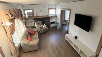 Smart TV, fireplace