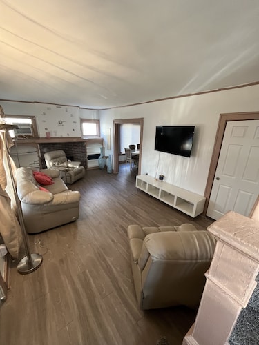 Mark twain Great for small gatherings  5-bedroom house with WiFi  420 friendly 