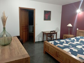 3 bedrooms, WiFi, bed sheets