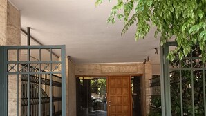 تفاصيل الفندق من الخارج