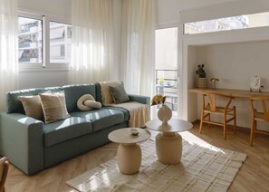 Smart-tv, böcker och kontor