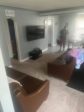 Smart TV - Inkster mi 420 friendly pets ok gathering friendly (Inkster)