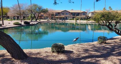 Walk to golf and dining from this first floor Superstition Lakes condo near pool