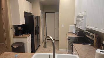 Coffee/tea maker, fridge, microwave, oven